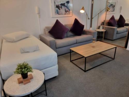 Accommodation Sydney City Centre 1 Bedroom Apartment with Balcony - image 3