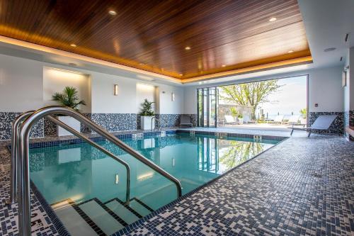 Qualicum Beach Ocean Suites