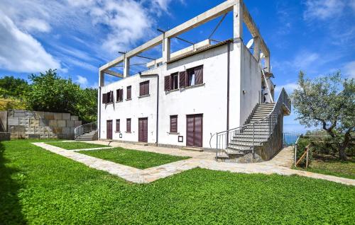  3 Bedroom Lovely Apartment In Castellabate, Unterkunft in Castellabate