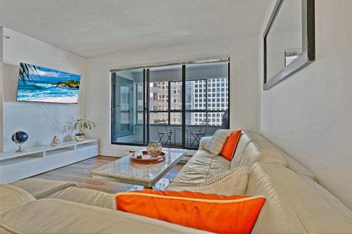 Modern Gem Stunning 2 Bedroom Apartment in Coal Harbour Shopping District