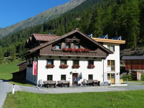 Haus Alpina & Landhaus Schöpf