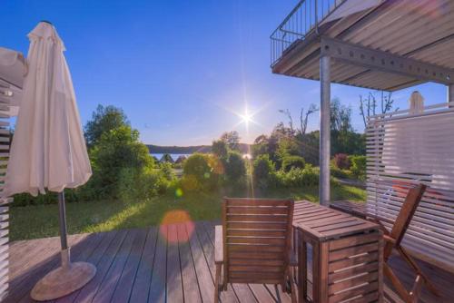 Apartment with Lake View