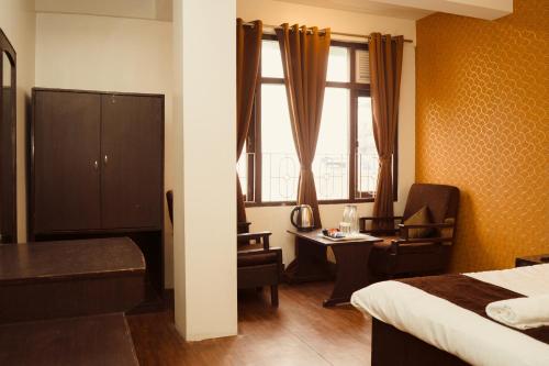 Deluxe Double Room image 10