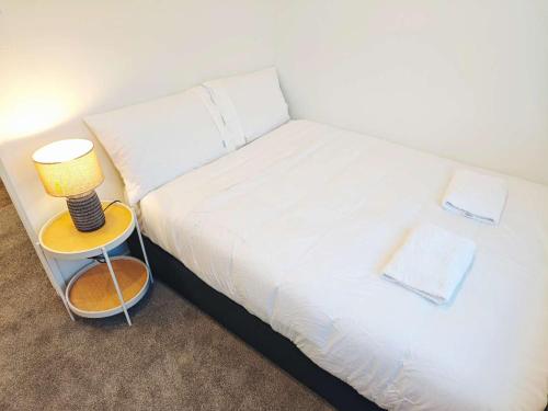 Modern & Cozy 3-Bedroom Home + Great Location