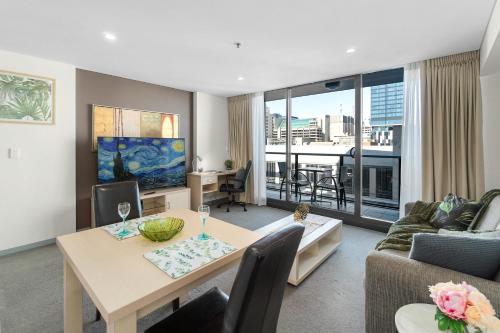 1BR Retreat in the Heart of North Terrace WiFi