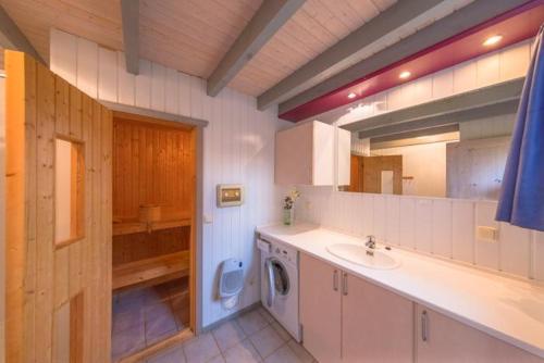 Holiday Home image 6