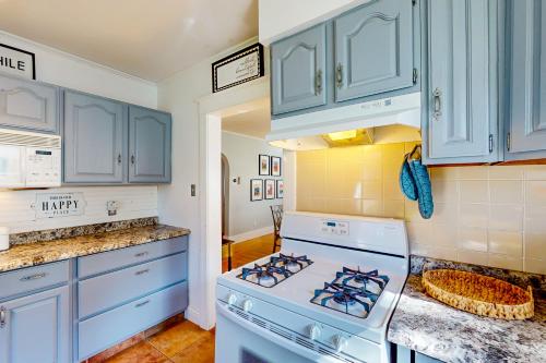 Vintage Vacation Villa in Manistee, USA