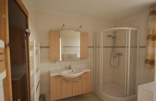 Apartment with Lake View image 10