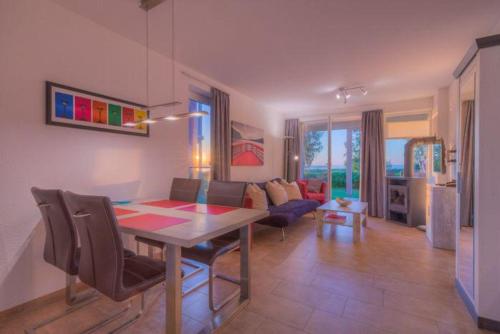 Apartment with Lake View