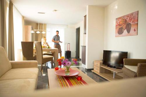 Apartment with Lake View image 4