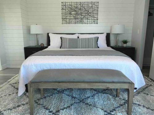 Be A Nomad - Vacay or Relocation Beach House in Neptune Beach, USA