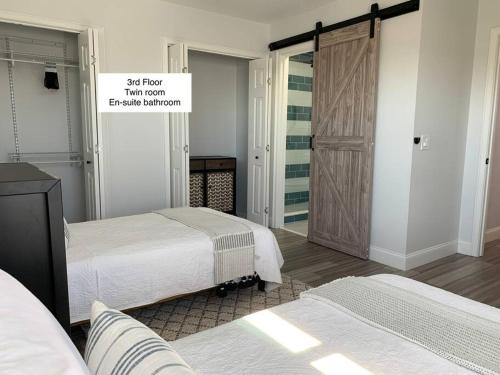 Be A Nomad - Vacay or Relocation Beach House in Neptune Beach, USA