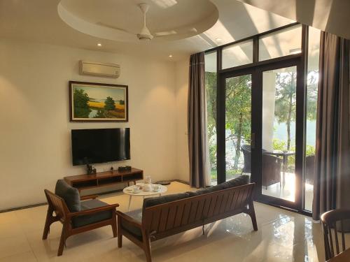 Three-Bedroom Villa image 10