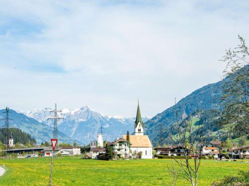 Apartment in Hainzenberg in a ski area