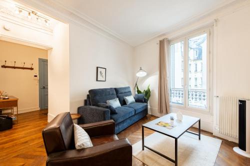 Stylish 2-bedroom apartment near the famous Moulin Rouge, Париж