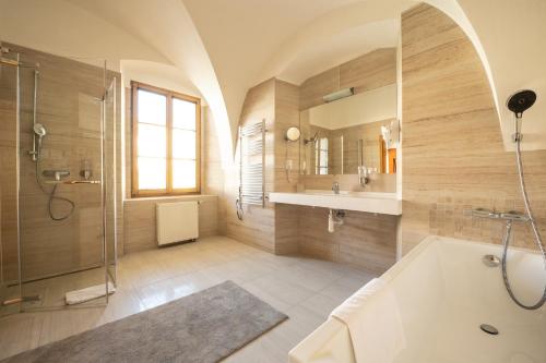 ฝักบัว, Hotel Belcredi in ลิเซน