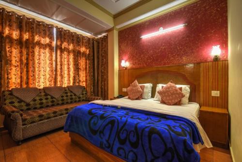 Hotel King Palace - Nature-Valley-Luxury-Room - Prime Location with Parking Facilities