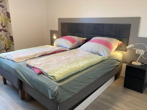 2 twin beds