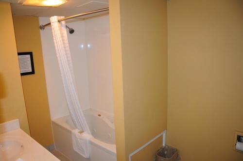 Boarders Inn and Suites by Cobblestone Lamar Missouri Room Type - King Studio Suite - Non-SmokingÂ&nbsp;