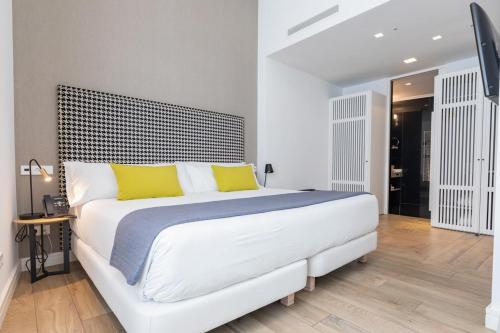 Superior Double Room image 9