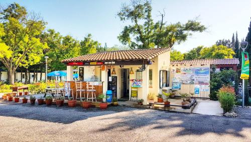 Camping Porte des Alpilles by M.A DESTINATION GLAMPING