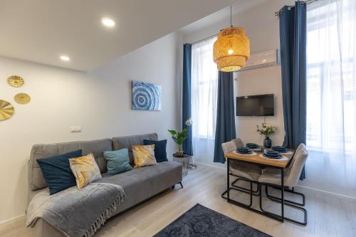 Jungle & Marble Apartments Room Type - One-Bedroom Apartment Jungle & Marble Apartments Room Type - One-Bedroom Apartment