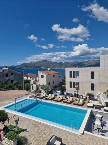 Apartments Silva with a view of sea