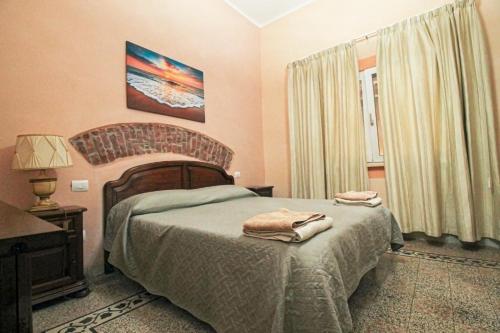 1 queen bed, 1 sofa bed