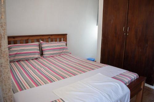 Gee's Holiday Home Apartment in Mombasa CBD - Parking in Mombasa