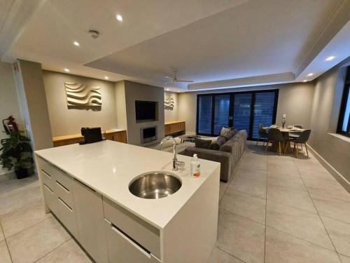 Central - Whale Watching Paradise -Self check in in Hermanus