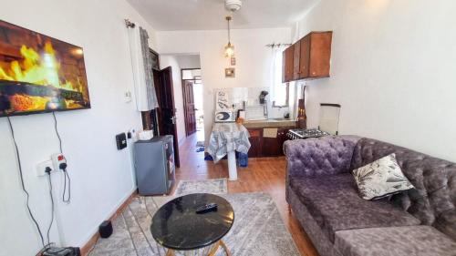 Gee's Holiday Home Apartment in Mombasa CBD - Parking in Mombasa