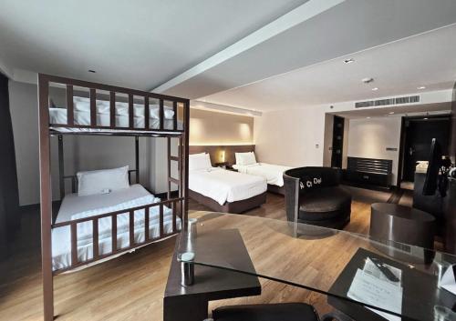 room detail thumbnail 1