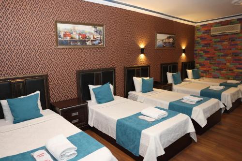 1 double bed, 1 twin bed