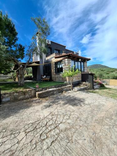 Dimitra's Villa in Evia, Greece - Λάρυμνα