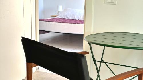One-Bedroom Apartment image 5