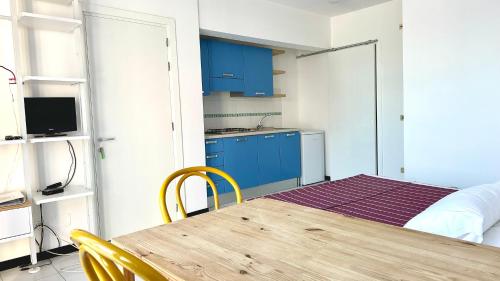 One-Bedroom Apartment image 4