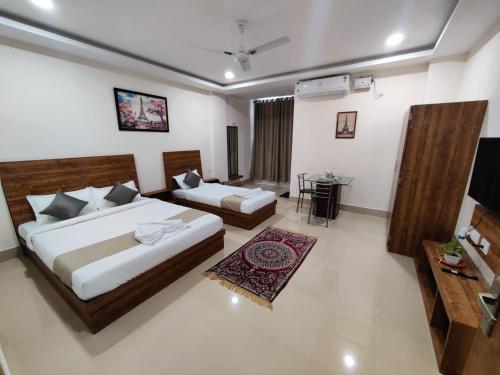 Deluxe Triple Room image 1