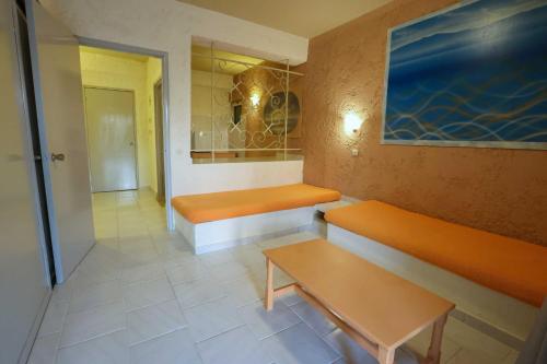 Standard Family Room image 4