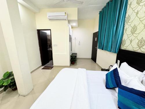 Superior Double Room image 8