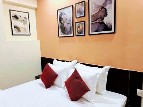 Standard Double Room image 2