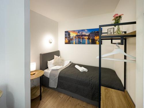 ImmoStay Zimmer S#2 - Free Parking & Balkon, WiFi & Nähe Mercedes Benz