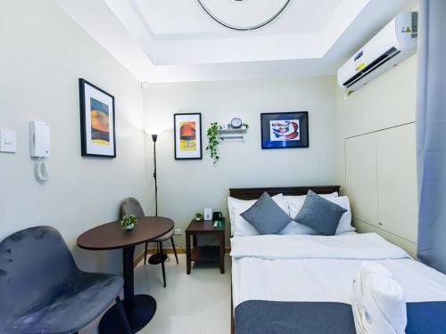 1BR Condotel Suite at Sunshine100 City Plaza #SS03, Manille