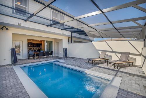 7420 Oakmoss Loop