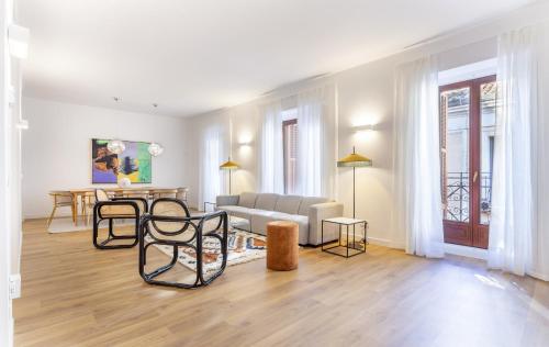 Cibeles Luxe in Madrid Room Type - Four-Bedroom Apartment VI