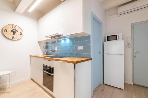 Amazing flat in Barceloneta with private terrace 2-2, Барселона (фото 10)