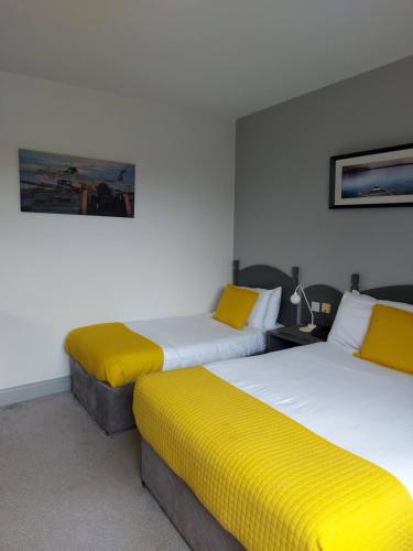 Double or twin room, shower