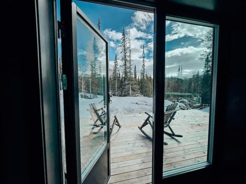 Cozy Mountain Cottage with beautiful views & Sauna in City Center