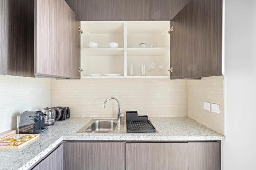 Silkhaus Vacation Homes Heart of Downtown High Floor with View, Дубай (фото 10)