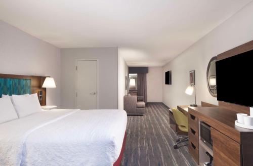Hampton Inn Athens - image 11