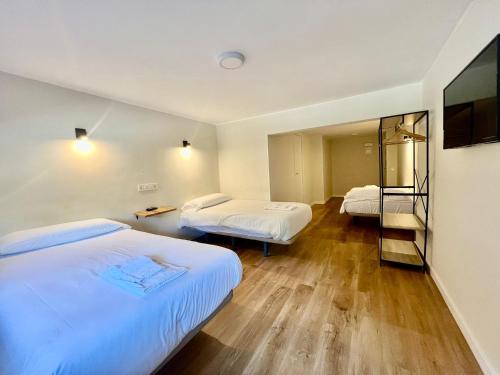 3 twin beds